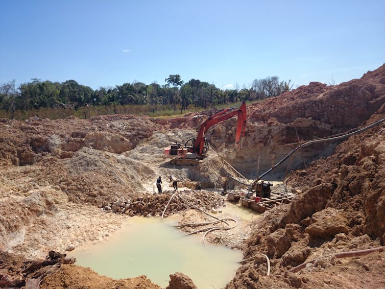 Mining for gold in Suriname. Yolanda Ariadne Collins, CC BY-NC-ND